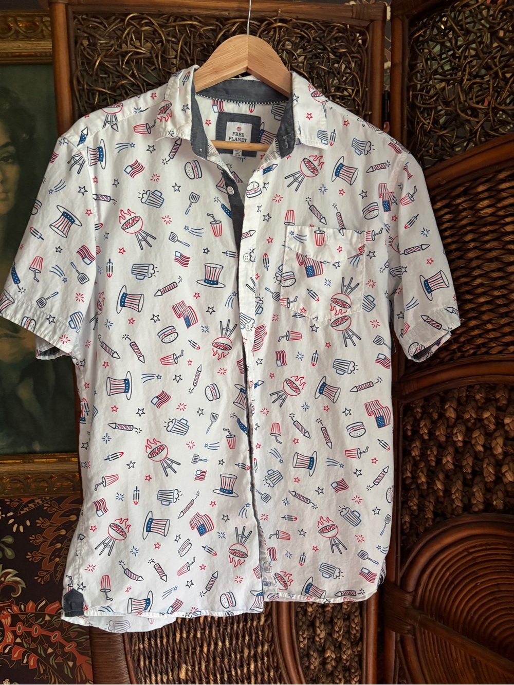 Free Planet Americana Button Front Shirt L Patriotic BBQ 4th of July Camp Shirt